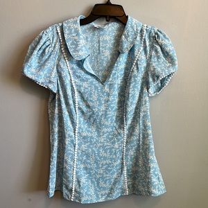 Vintage floral shirt - medium (6-8) blue ✨💙 super cute with vintage details